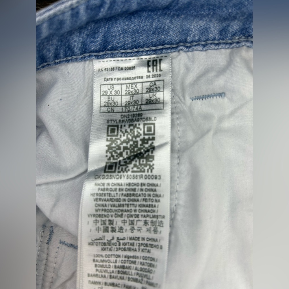 GUESS Cargo Jeans 29x30 – Light Wash Denim, Multi-Pocket, Zipper Detail - Picture 12 of 13